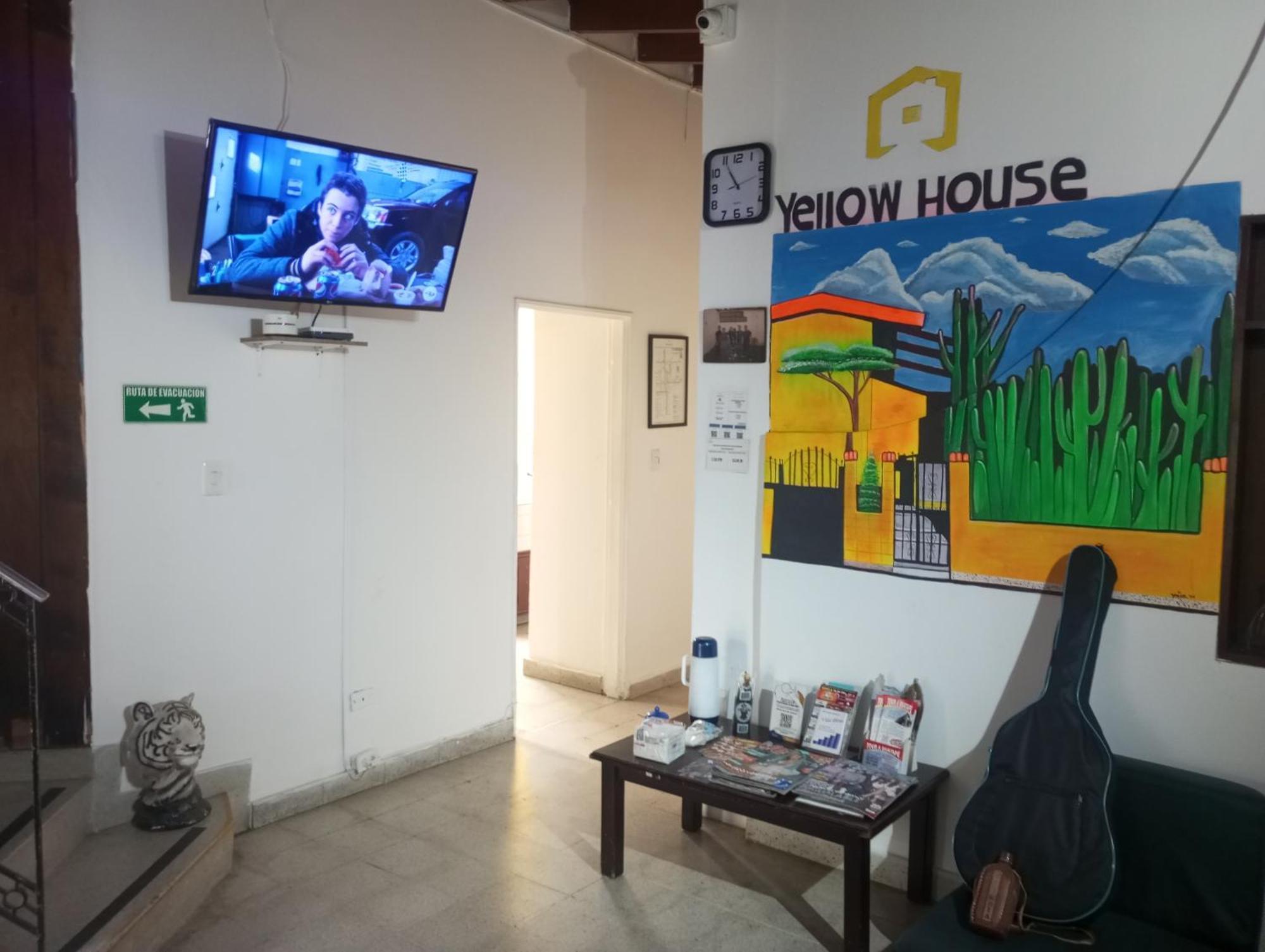 Yellow House Hostel Medellín Eksteriør bilde