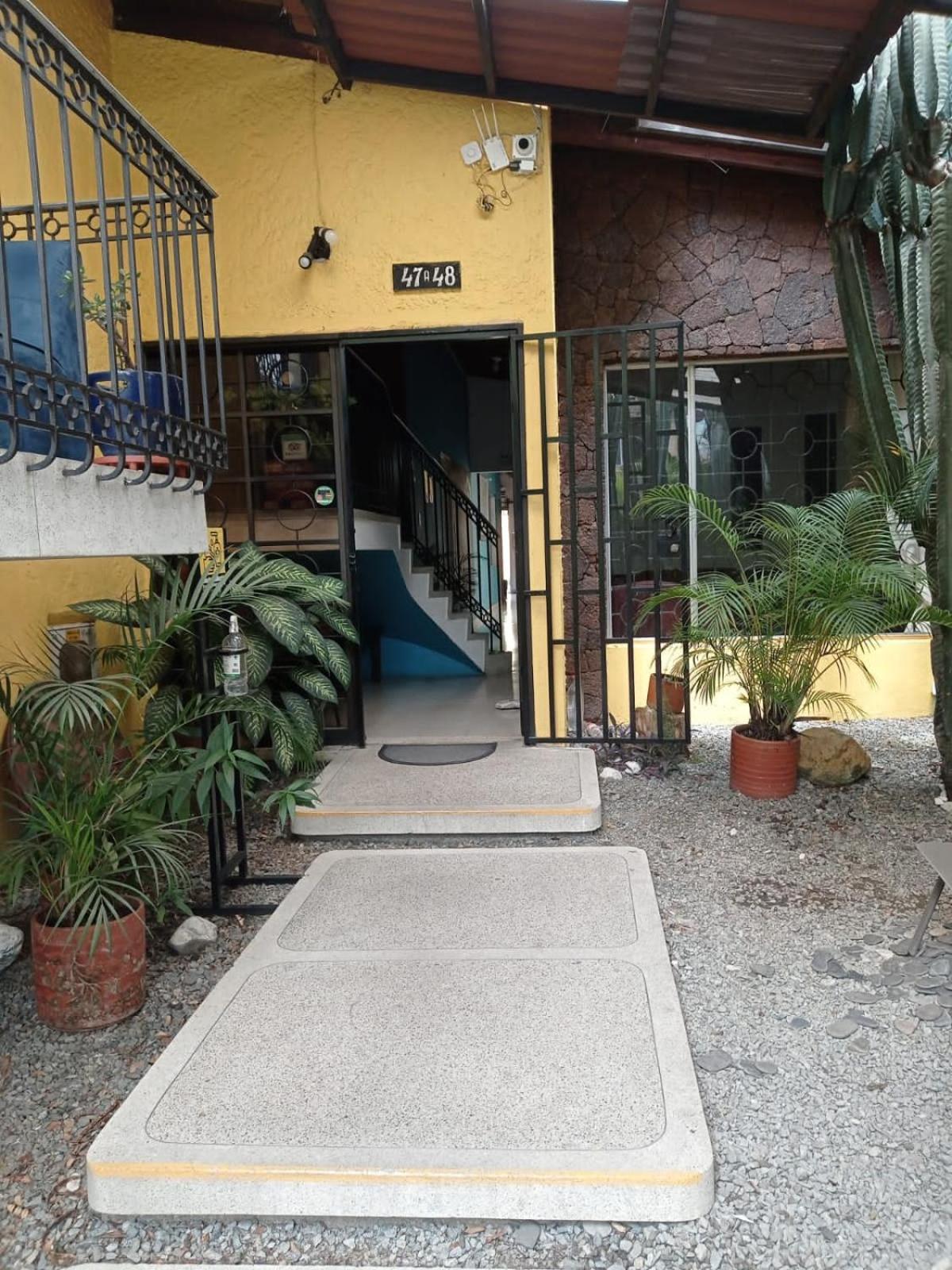 Yellow House Hostel Medellín Eksteriør bilde