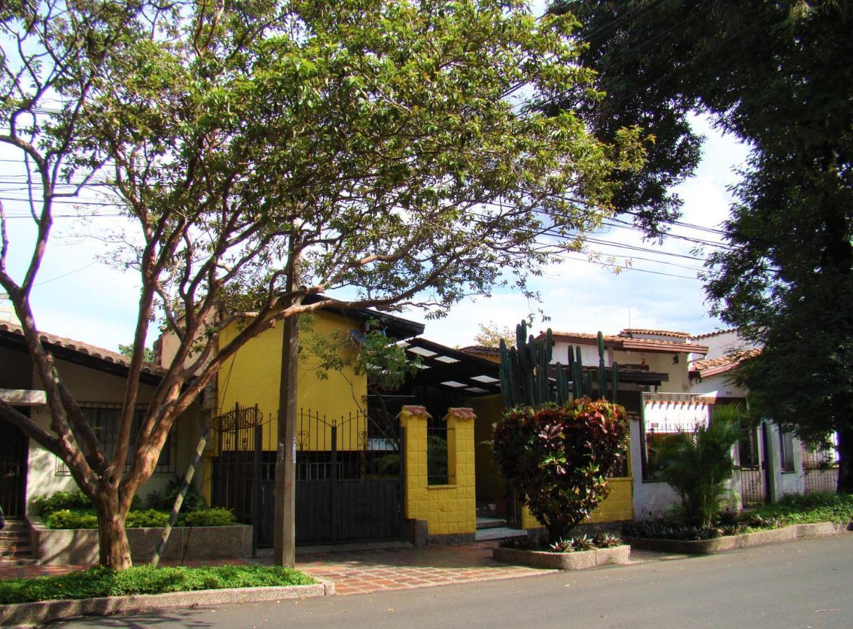 Yellow House Hostel Medellín Eksteriør bilde