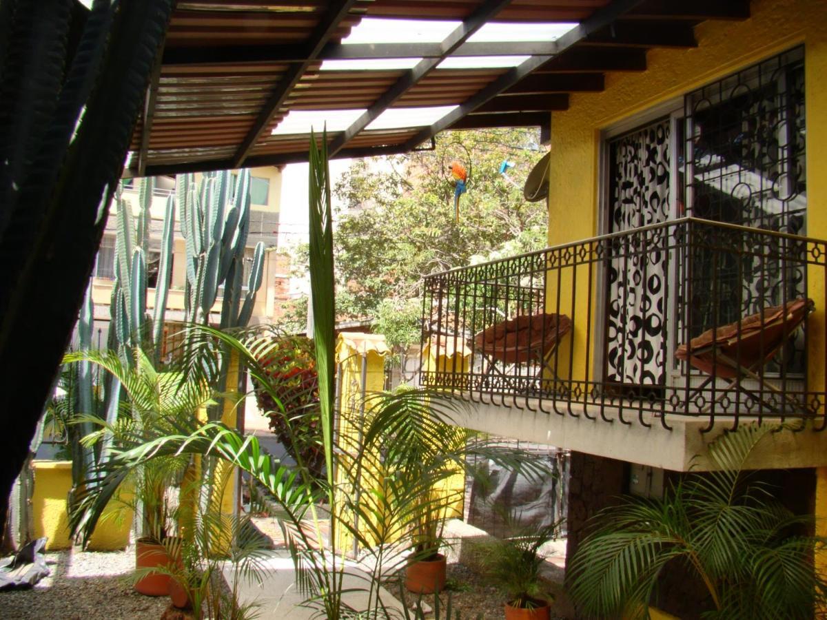 Yellow House Hostel Medellín Eksteriør bilde